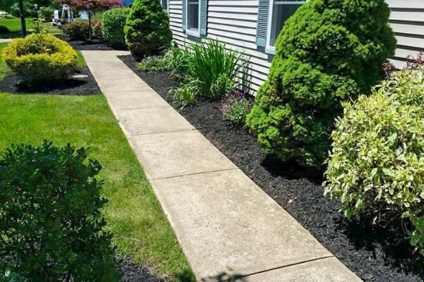 Mulching-Service-Cleveland-OH